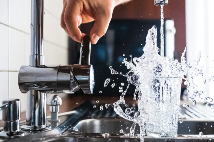 Person opening a faucet